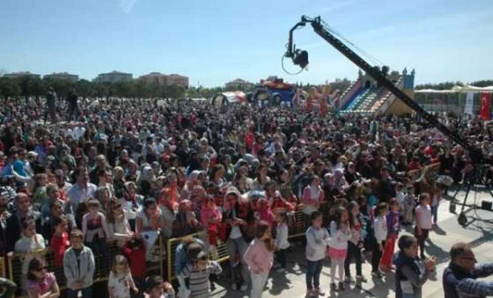 30 Okul Bir Arada 23 Nisan`ı Kutladı