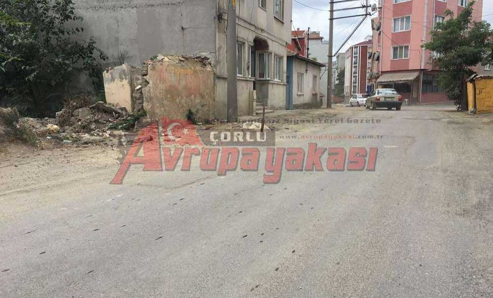 İki Bayramdır Toz Toprak İçindeler