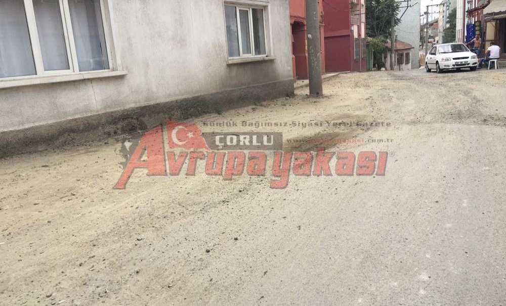 İki Bayramdır Toz Toprak İçindeler