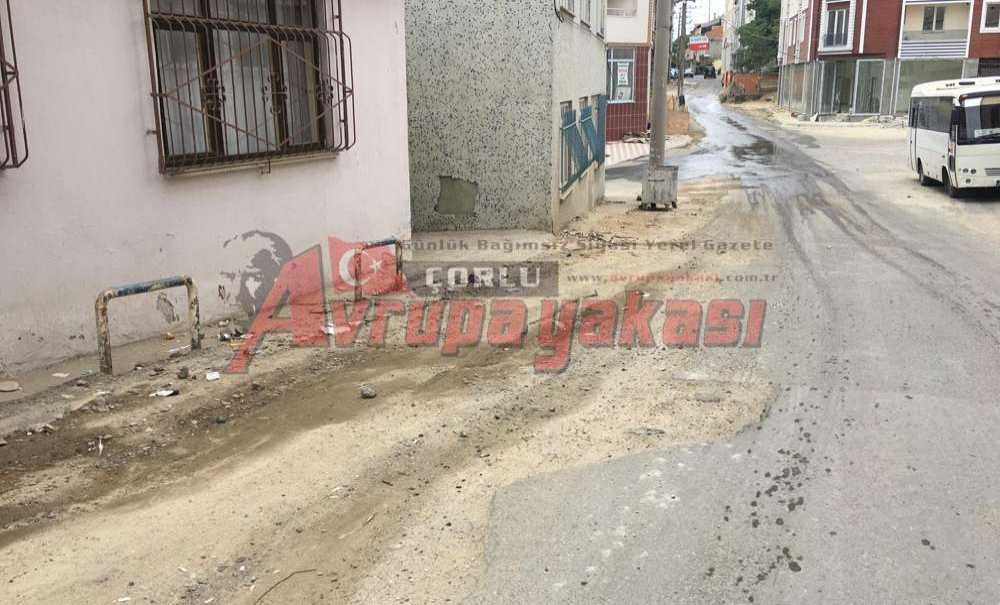 İki Bayramdır Toz Toprak İçindeler