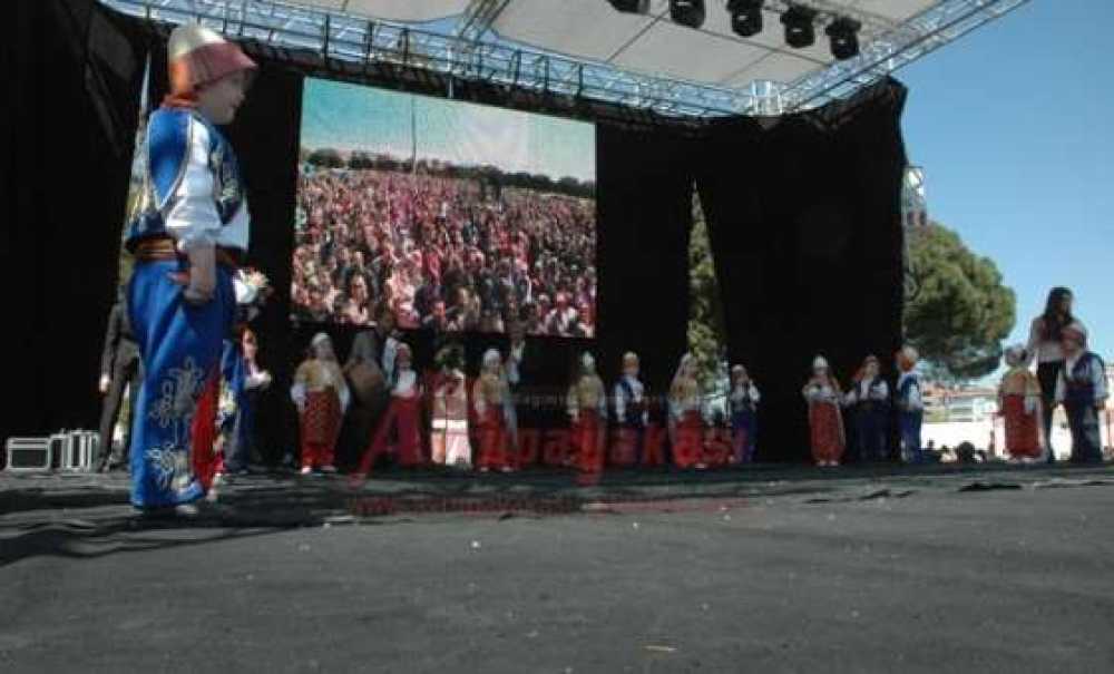 30 Okul Bir Arada 23 Nisan`ı Kutladı