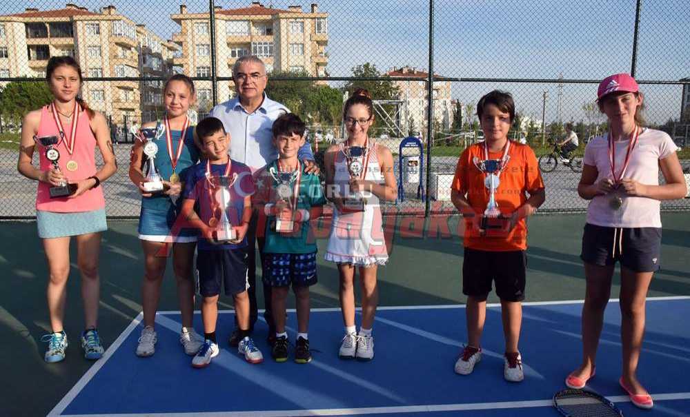 Başkan Baysan Çorlu Yıldızlar Tenis Turnuvası'na Katıldı