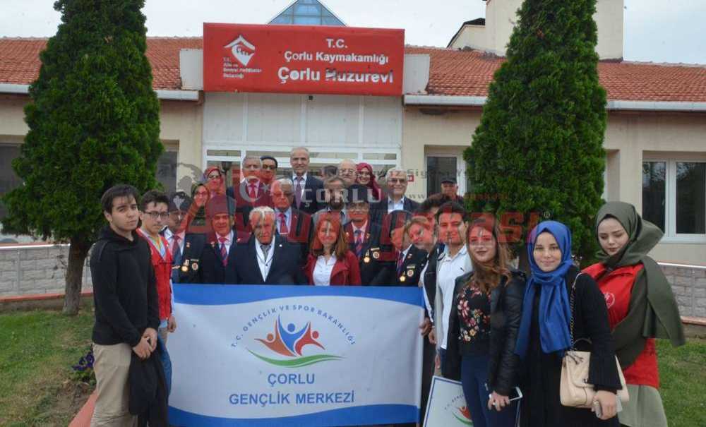 Gençlik Merkezinden Anlamlı Ziyaret