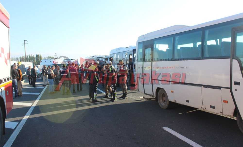 Servis Araçları Kaza Yaptı, 17 Yaralı