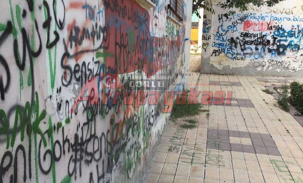 Vatandaş Buraya Çözüm İstiyor