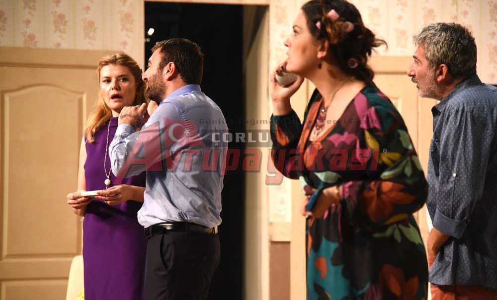 Tiyatro Sezonu Ters Köşe'yle Açıldı