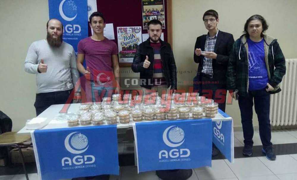 Anadolu Gençlik Derneği'nden Aşure İkramı