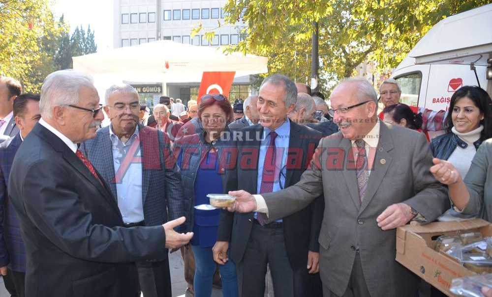 Kızılay Çorlu Şubesi Aşure Dağıttı