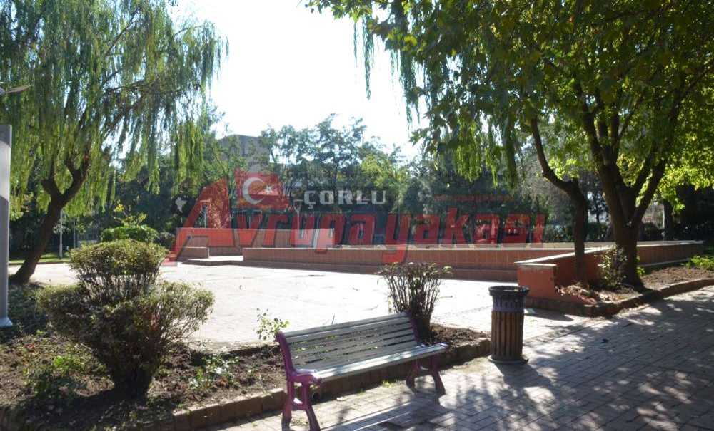 Atatürk Meydanı'ndaki Parka Düzenleme