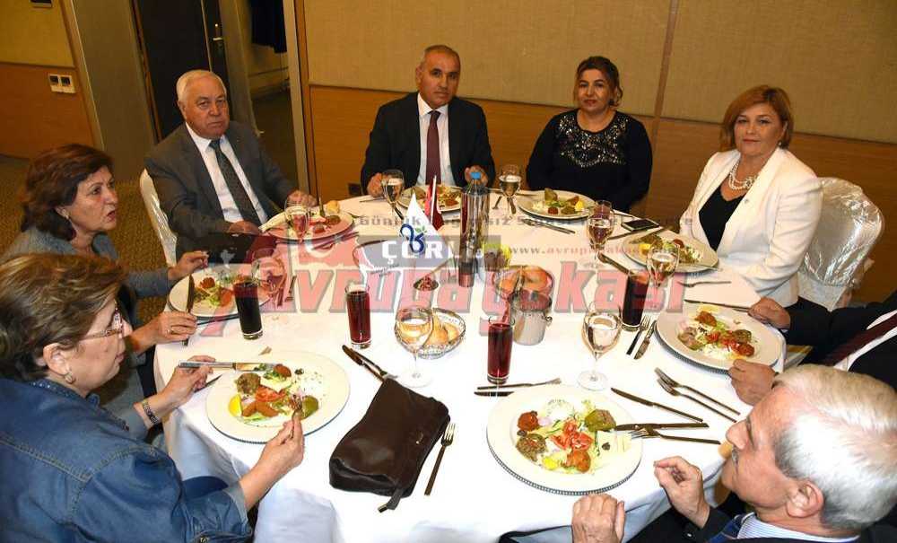 Muhtarlar Yemekte Buluştu