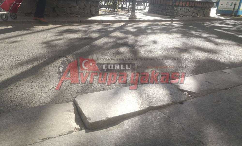 Omurtak Caddesi Bakım Bekliyor