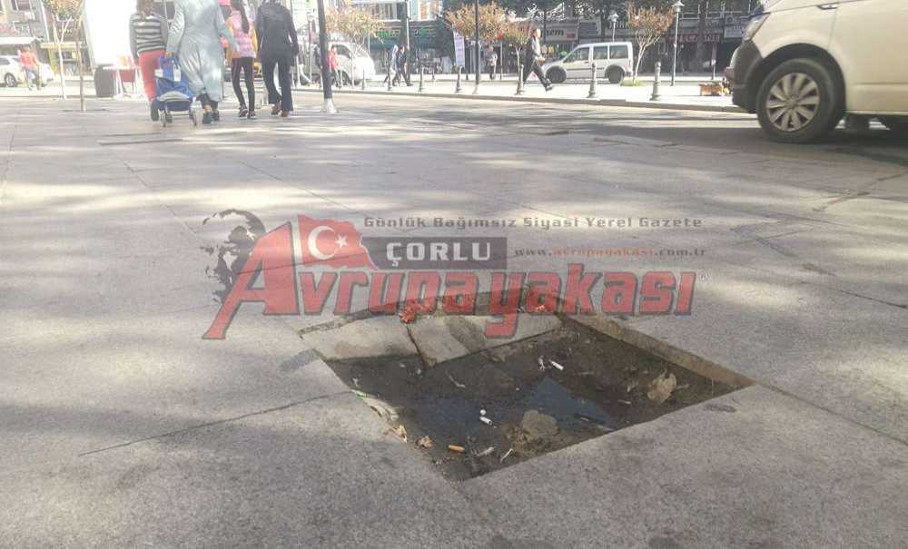 Omurtak Caddesi Bakım Bekliyor