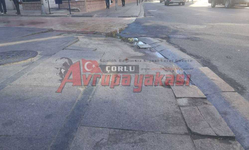Omurtak Caddesi Bakım Bekliyor