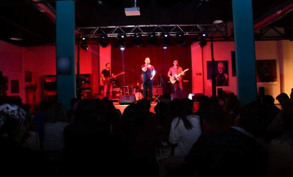 Alternatif Sahne'de Yeni Dönem Aytuğ Ezen Band Konseri Ile Başladı