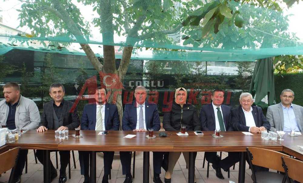 Ak Parti Ergene'de Muhtarlar Ve Basın Mensupları Ile Bir Araya Geldi