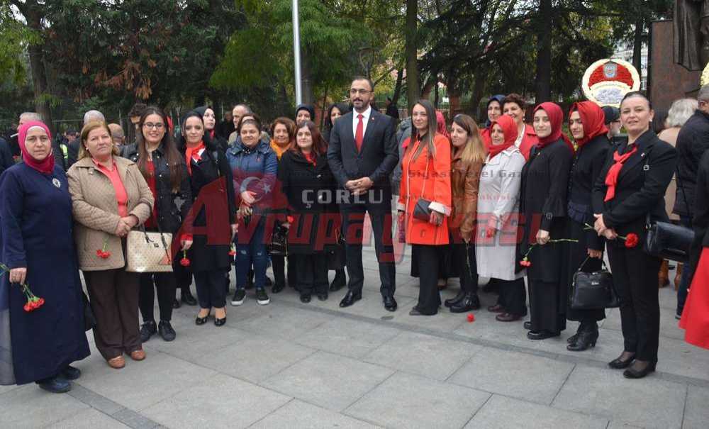 Çorlu`da Çelenk Sunma Töreni