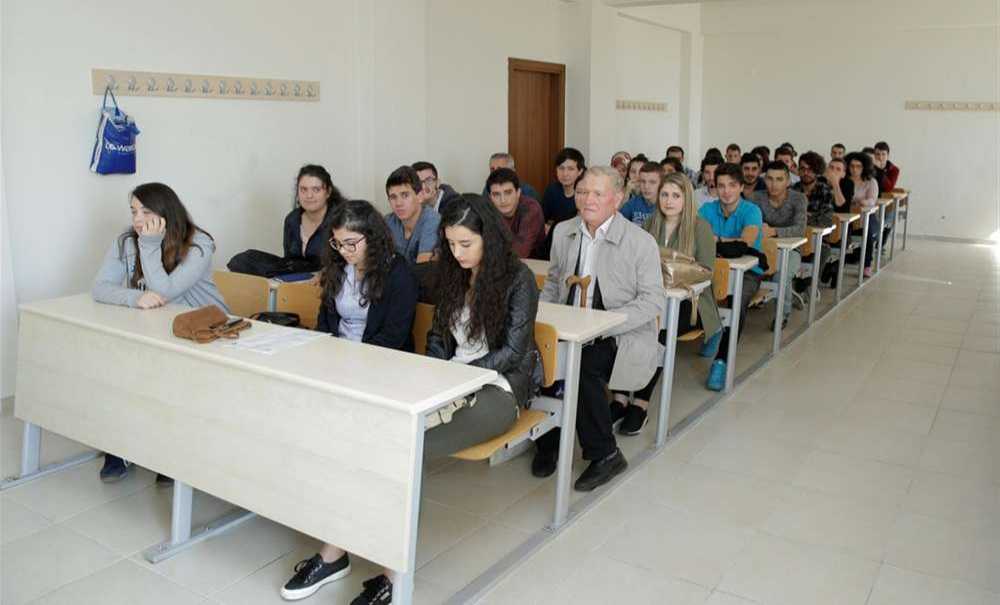 Azmiyle Tüm Öğrencilere Örnek Oluyor