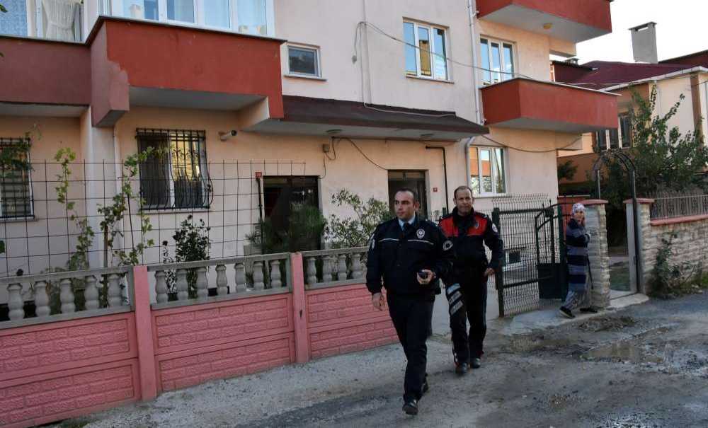 Babasının Silahı Ile Oynayan Çocuk Ağır Yaralandı