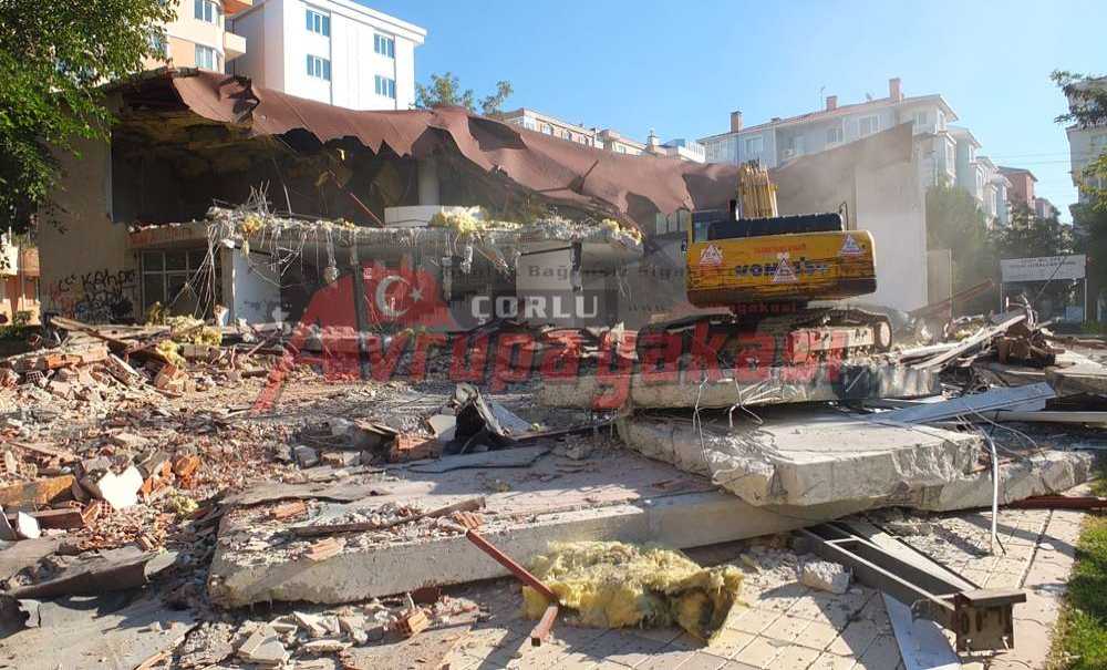 Eski Beşiktaşlılar Derneği Yıkıldı