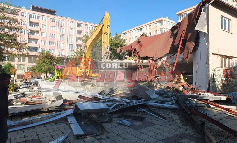 Eski Beşiktaşlılar Derneği Yıkıldı