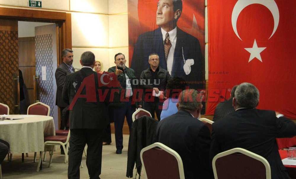 Ak Partili Meclis Üyeleri Meclisi Terk Etti