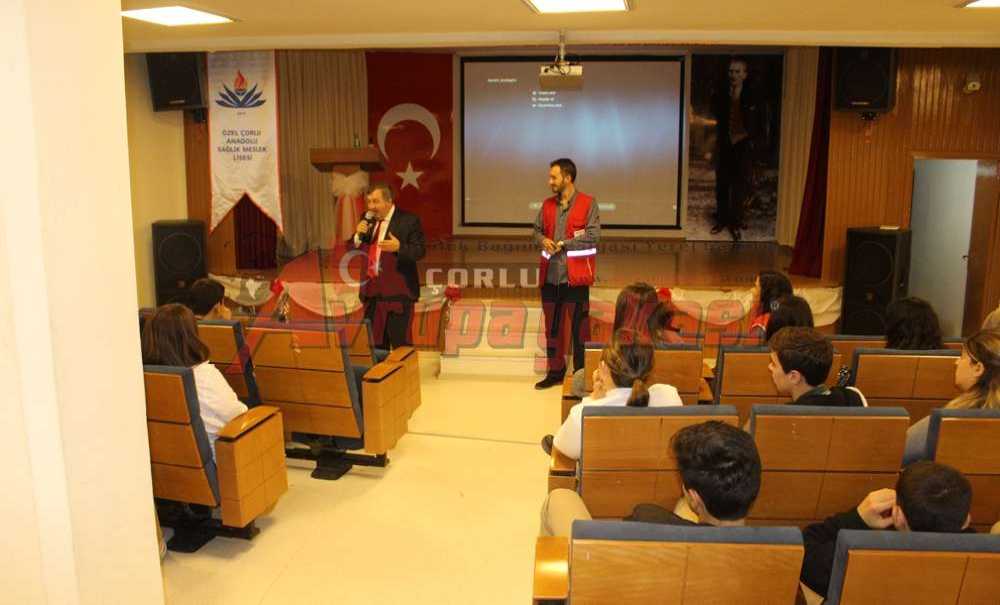Özel Çorlu Sağlık Koleji Öğrencilerinden Kızılay Etkinliği
