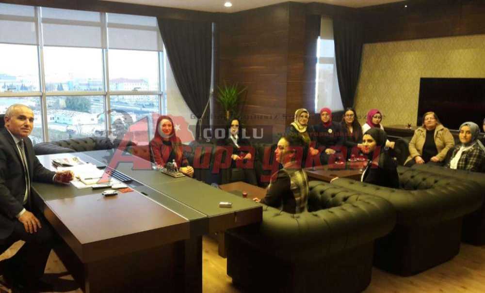 Ak Parti Kadın Kolları Kermes Gelirini Teslim Etti