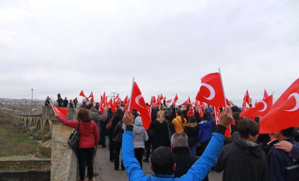18 Kasım Kurtuluş Köprü Yürüyüşü Yapıldı.