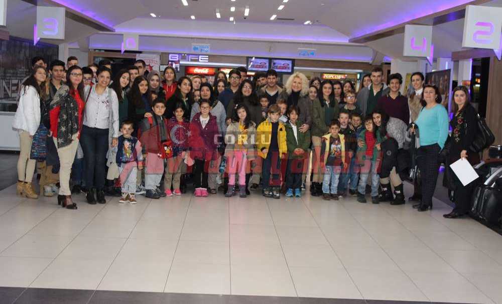 Gençlerden Duygulandıran Dayanışma