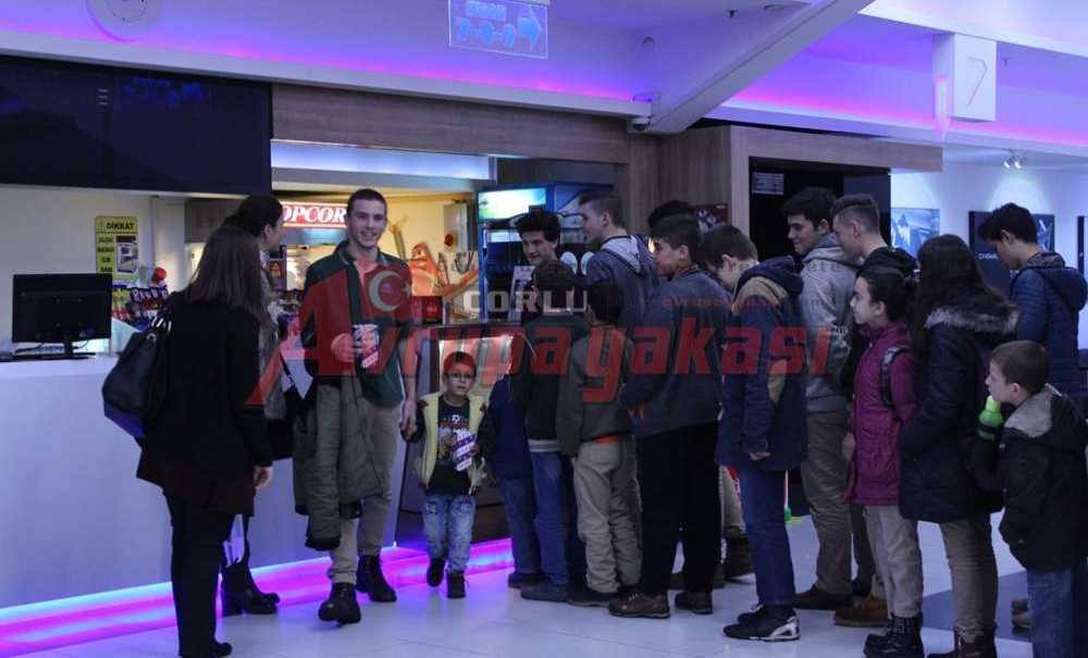 Gençlerden Duygulandıran Dayanışma