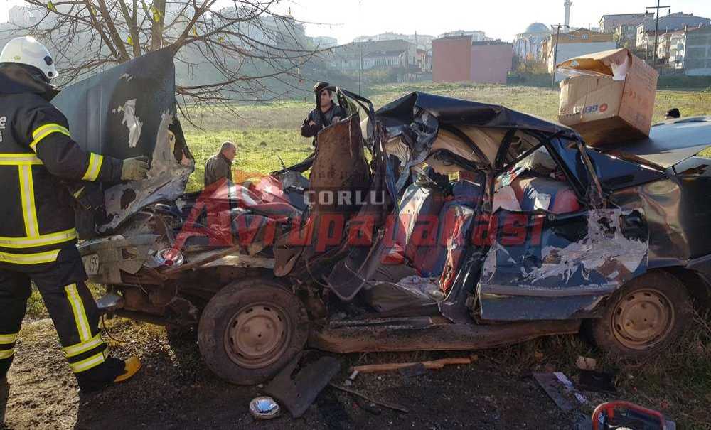 Kamyon Otomobili Hurdaya Çevirdi