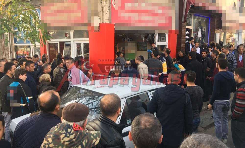 Yayayla Birlikte Dükkândan Içeriye Girdi