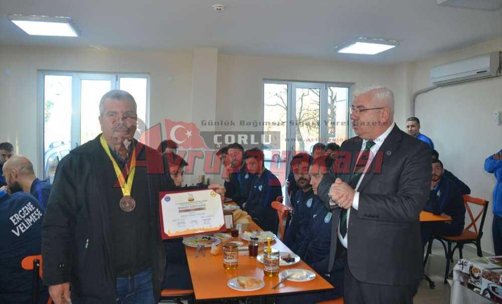 Ödüllü Bal Basına Tanıtıldı