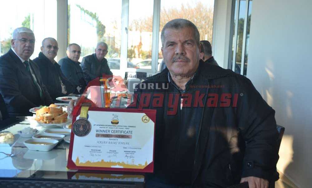 Ödüllü Bal Basına Tanıtıldı