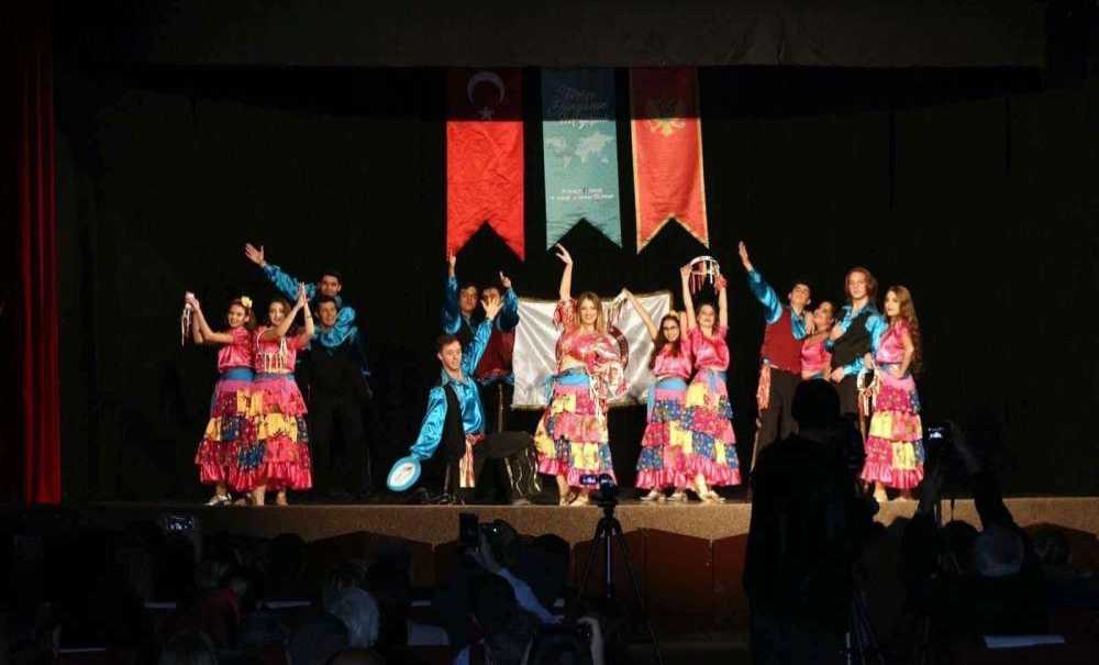 Edirne Belediyesi Halk Oyunları Ekibi Karadağ'ı Fethetti