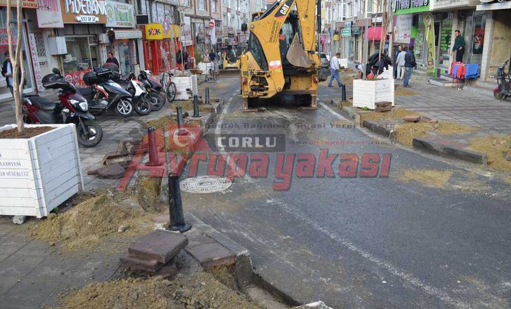 Mandıracı Caddesinde Çalışmalar Devam Ediyor