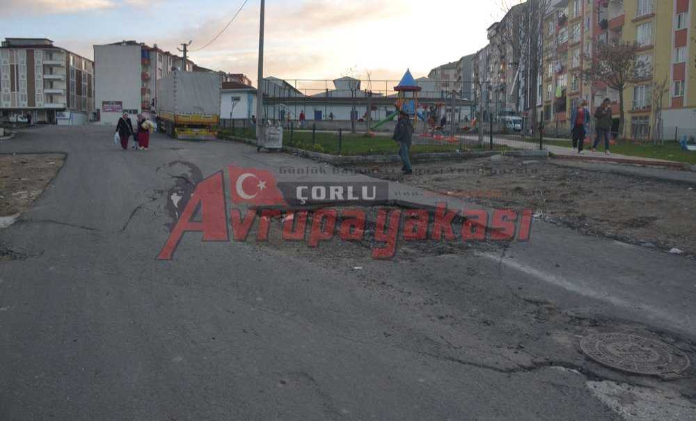 Palmiye Sokak Hizmet Bekliyor