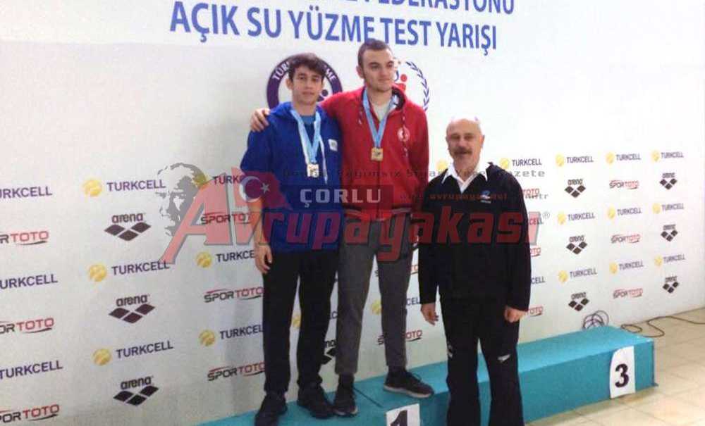 Çorlulu Yüzücülerden Derece