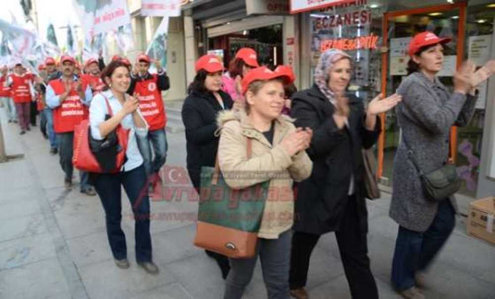 Metal İşçileri Meydana İndi