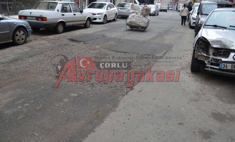 Yol İkiye Bölünmüş