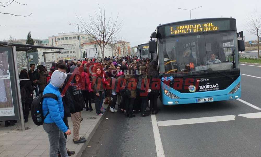 Öğrenciler Ve Vatandaşlar Isyan Ediyor