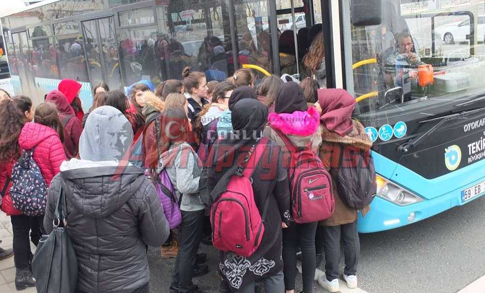 Öğrenciler Ve Vatandaşlar Isyan Ediyor