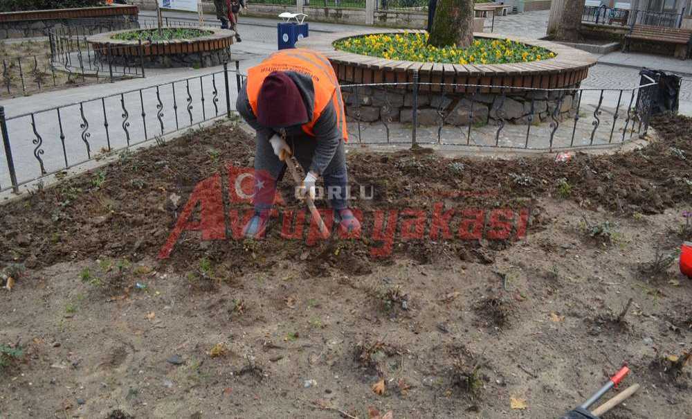 Kadın İşçiler, Soğuğa Rağmen Çalışıyorlar