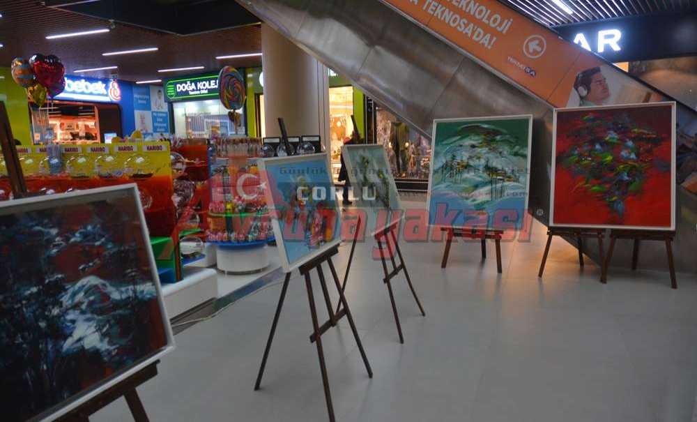 Ünlü Ressam Kutlu Çorlu`da Sergi Açtı