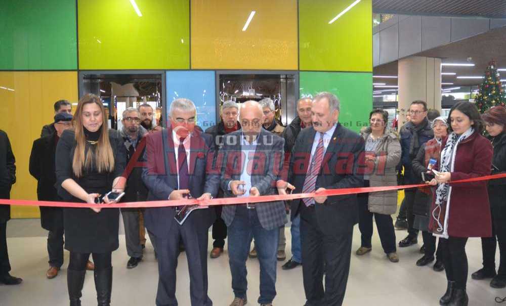 Ünlü Ressam Kutlu Çorlu`da Sergi Açtı