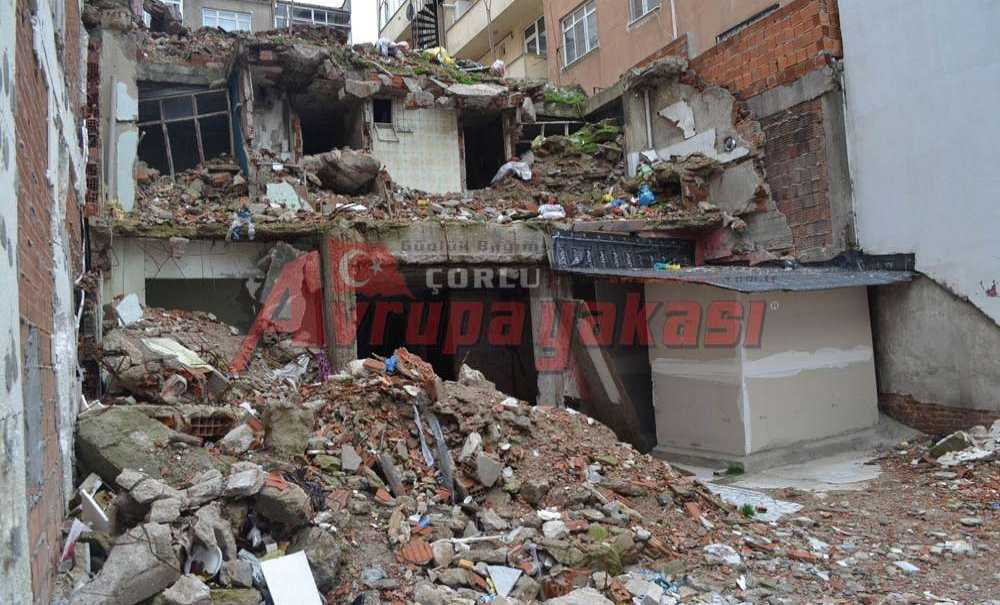 Mahalleyi Lağım Fareleri Bastı