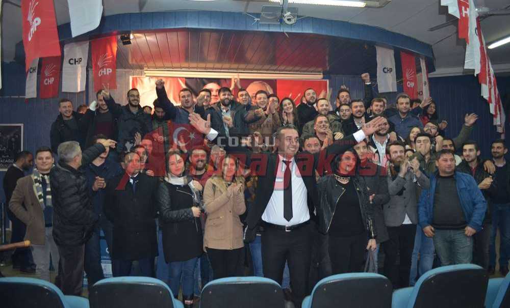 Chp'de Gençler Kirmizi Dedi