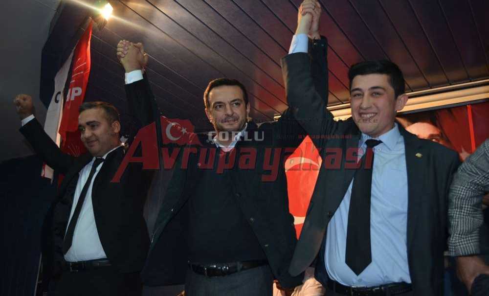 Chp'de Gençler Kirmizi Dedi