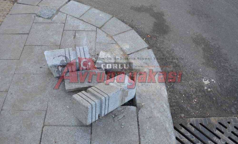 Yeni Yapılan Kaldırım Taşları Kırıldı