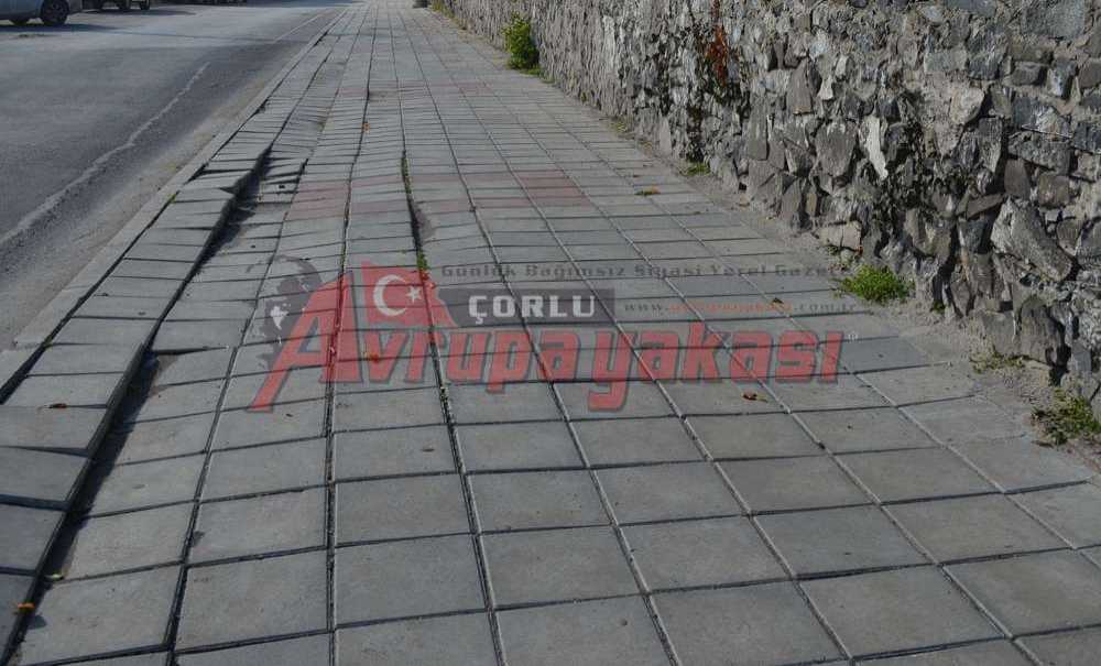 Kaldırım Değil Mayın Tarlası